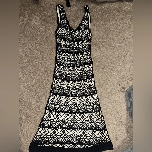 bebe black and white dress Color Blocked Bandage Midi Dress
